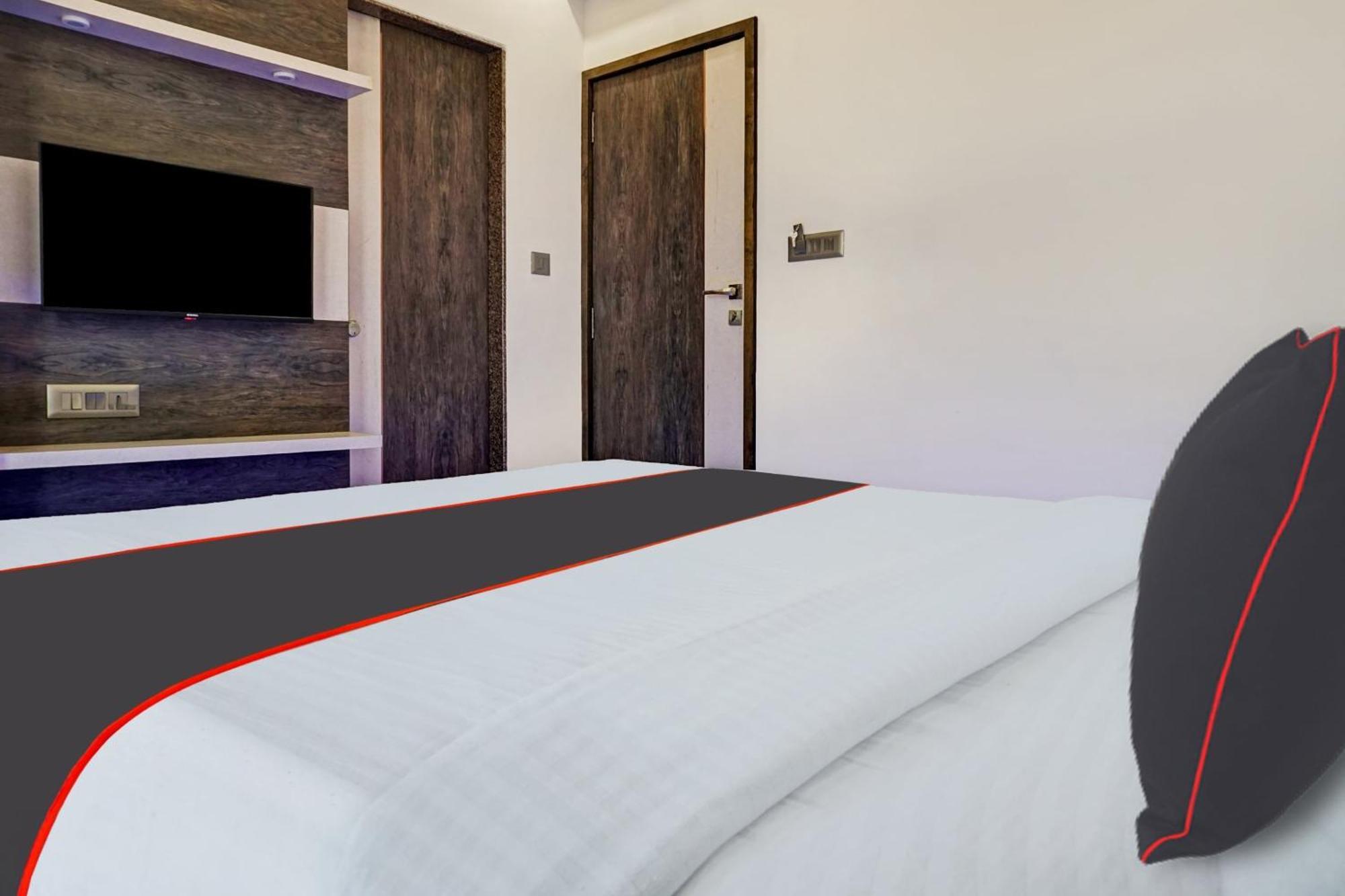Hotel Super Townhouse Poona Royal Pimpri-Chinchwad Exteriér fotografie