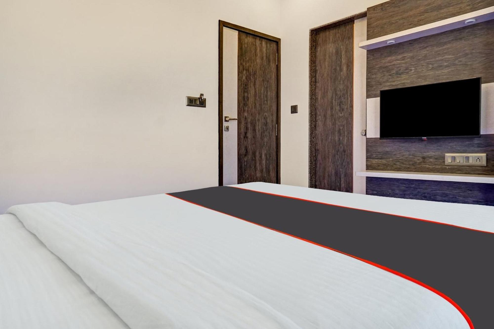 Hotel Super Townhouse Poona Royal Pimpri-Chinchwad Exteriér fotografie
